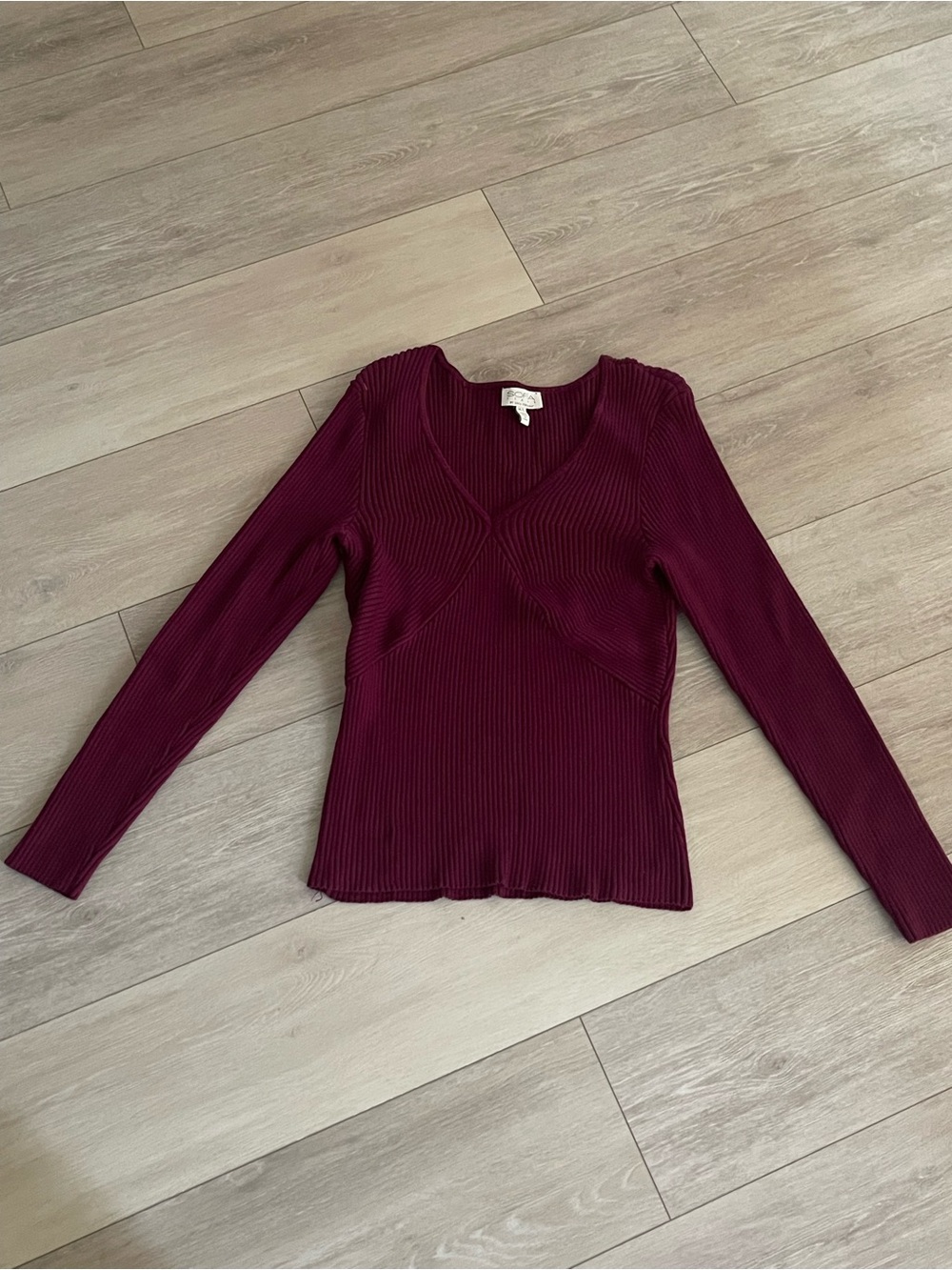 Ribbed V-Neck Long Sleeve Top - Burgundy
